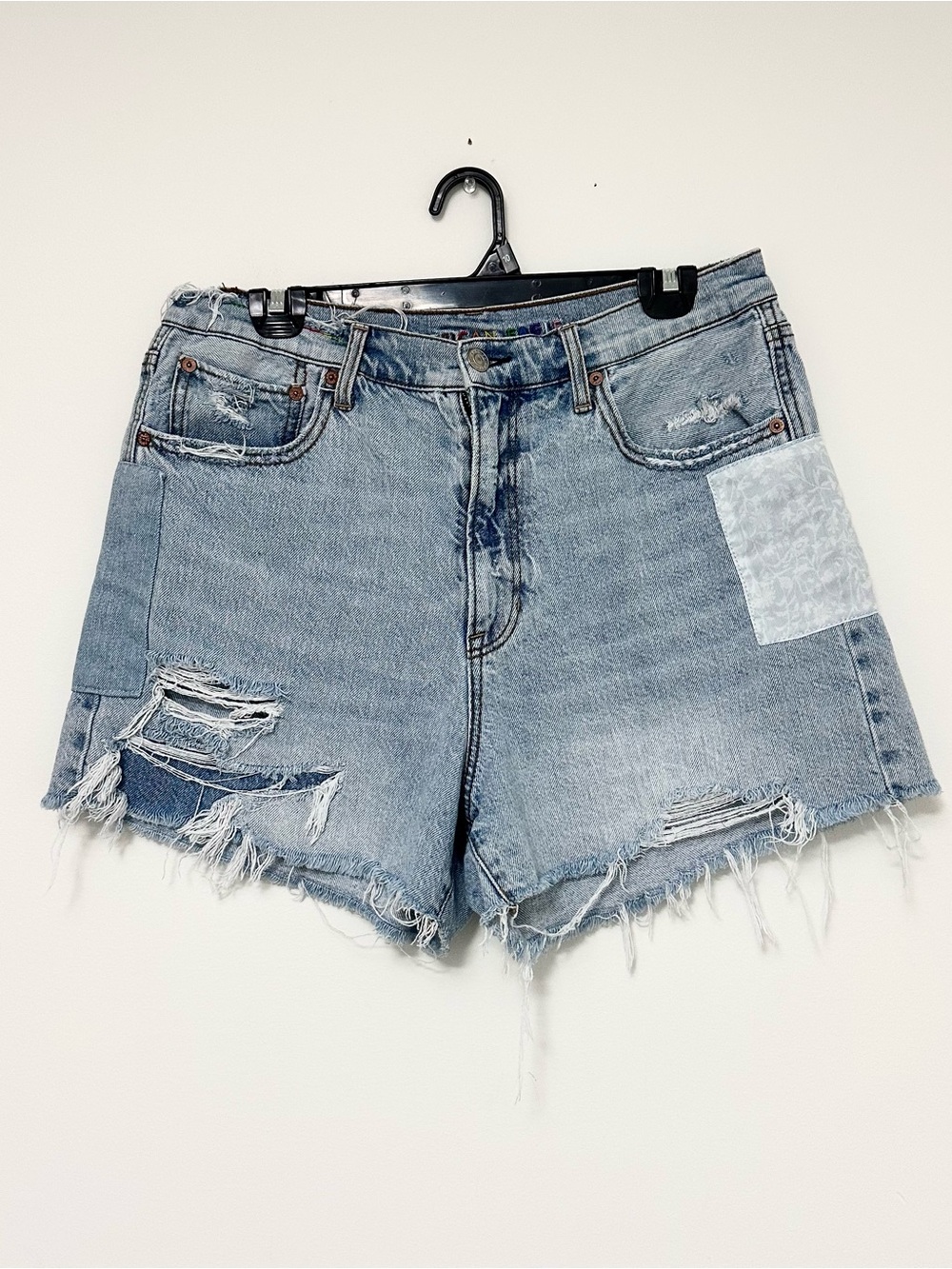 AE American Eagle Pride Denim Highest Waist '90s Boyfriend Short Light Denim 12